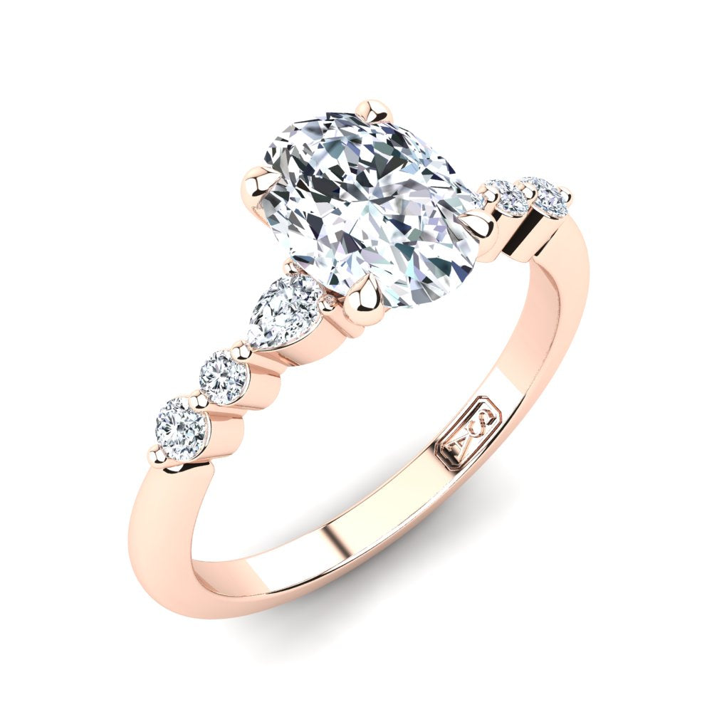 18kt Rose Gold, 4 Claw Solitaire Setting with RBC and Pear Accent Stones