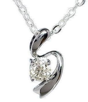 Hearts & Arrows Diamond pendant set in 14kt White gold