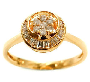 Diamond ring set in 18kt Yellow gold with Baguette's