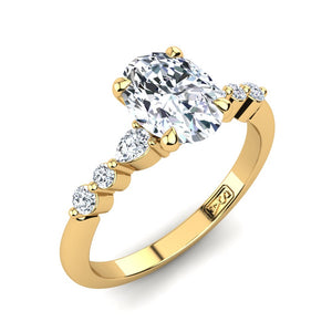 18kt Yellow Gold, 4 Claw Solitaire Setting with RBC and Pear Accent Stones